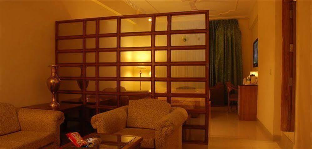 Classic Residency Haridwār Buitenkant foto
